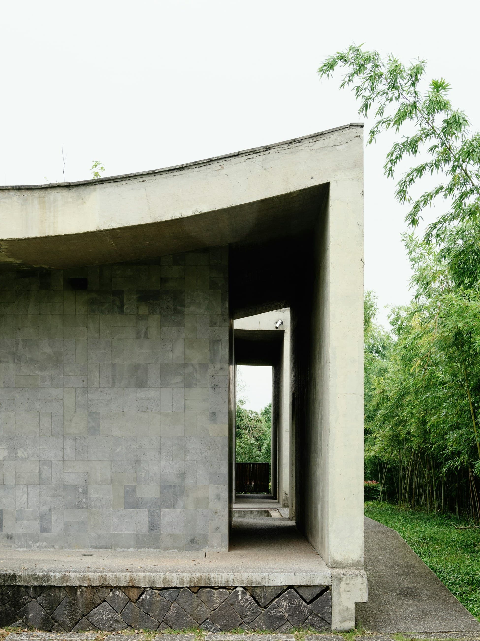 A concrete structure sitting in the middle of a forest